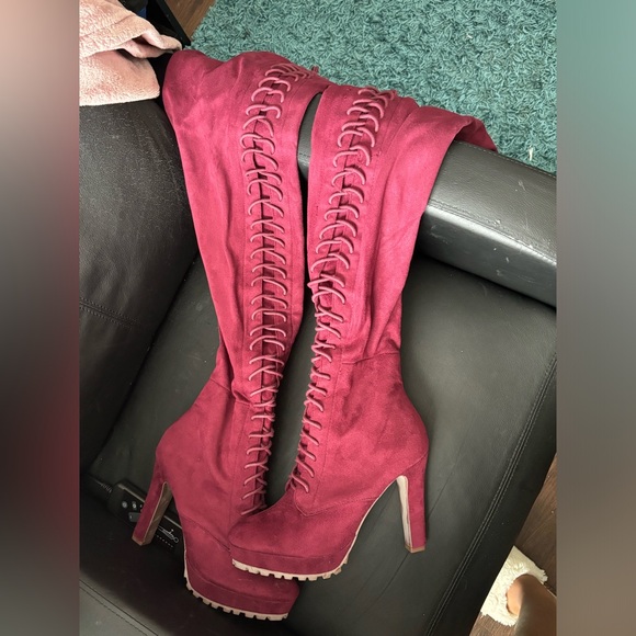 Burgundy heeled thigh boots - Picture 2 of 2
